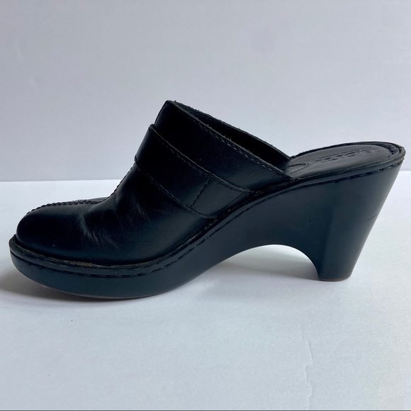 BORN BLACK HEELED LEATHER CLOGS W/ STRAP SIZE 7 - Picture 4 of 14